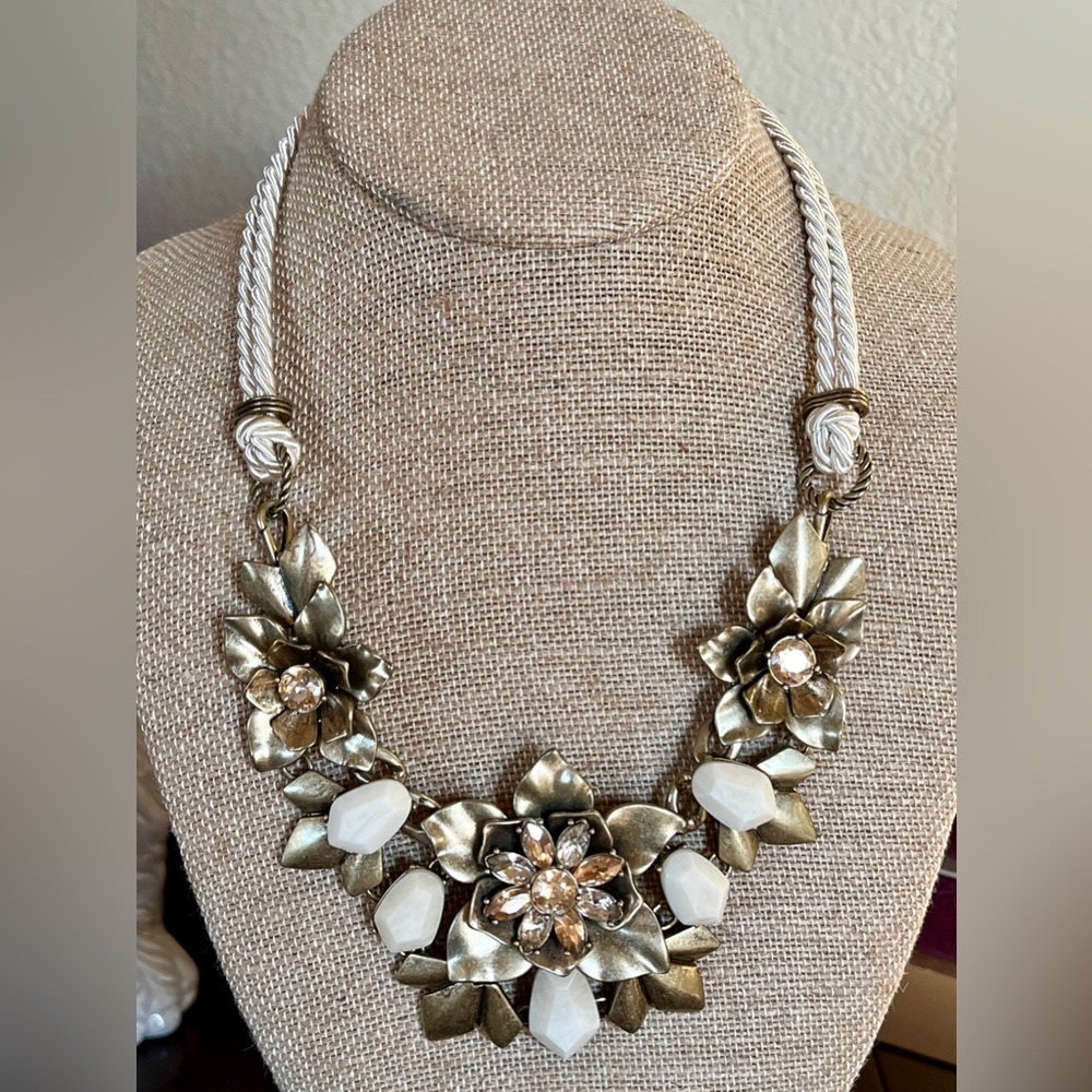 Gardenia Convertible Statement Necklace